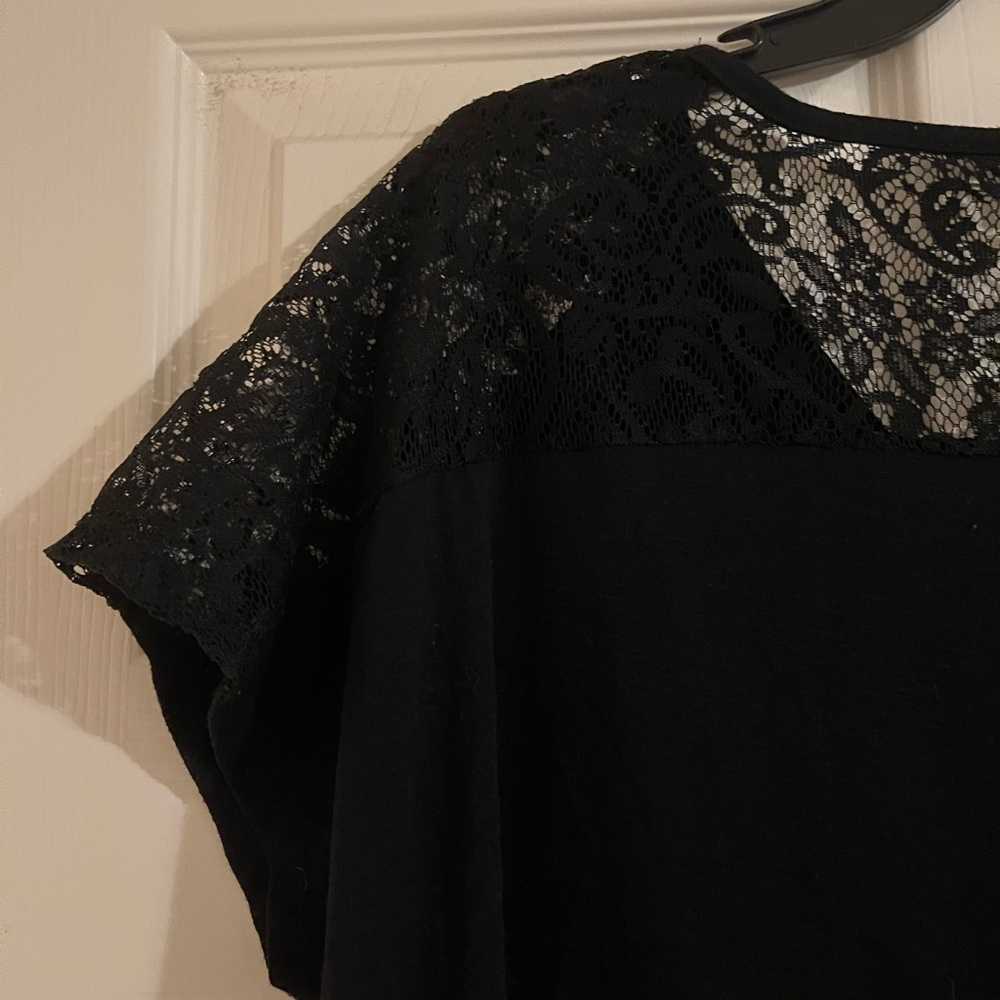 Lace detail floral embroidered crop top tie front - Picture 5 of 9